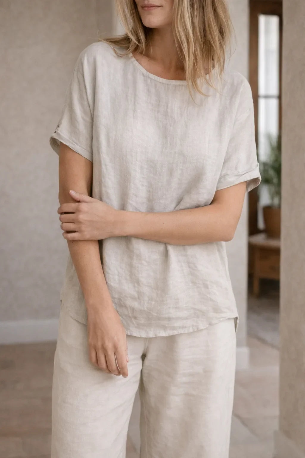 Lightweight Women's Top With Short Sleeves